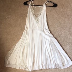 Lulu’s Lace White Dress- Mini, deep V neck,lace detailing, spaghetti straps. EUC